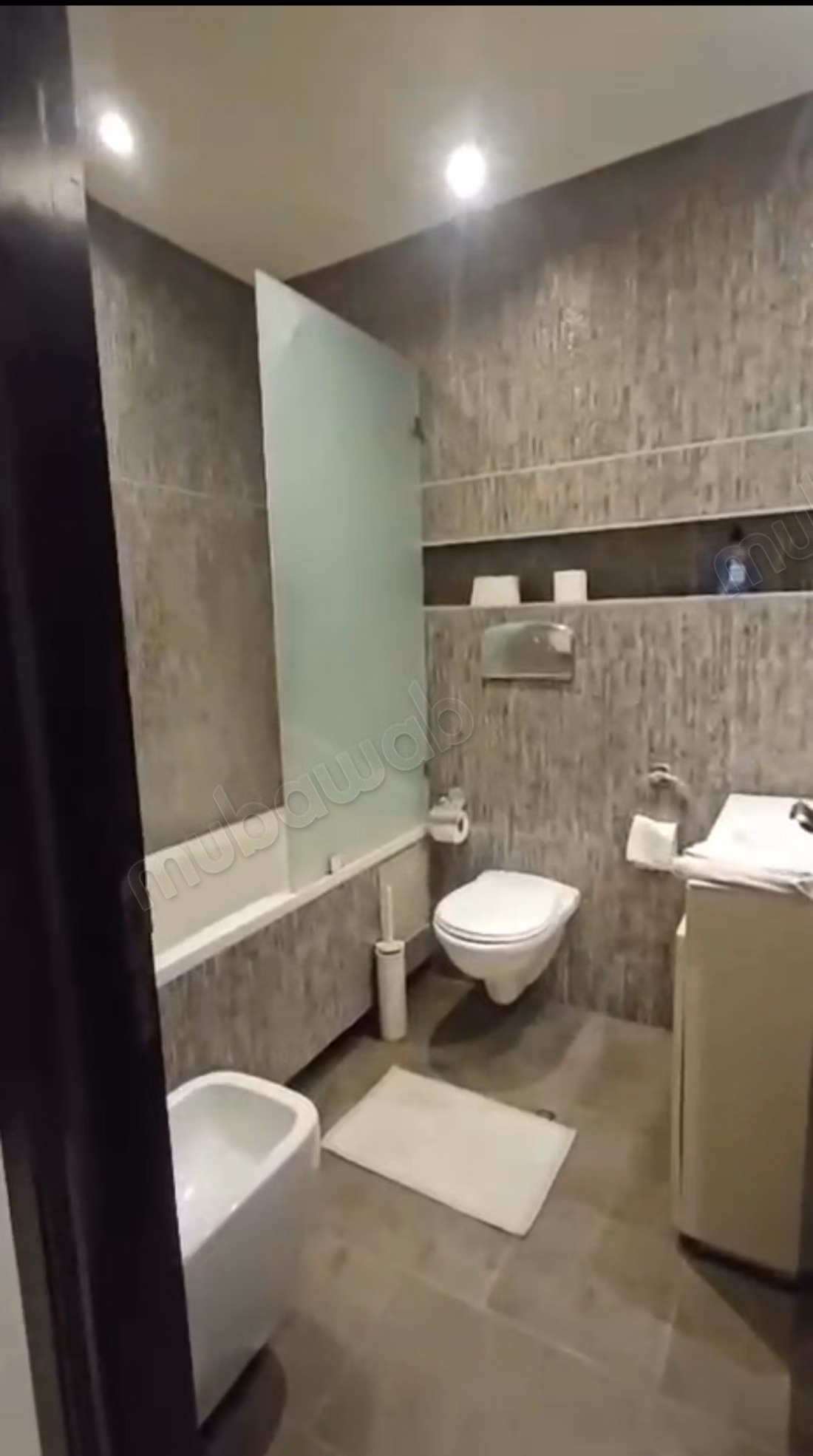 Elegante verhuur 2-slaapkamer appartement. Korte duur Ain Diab
