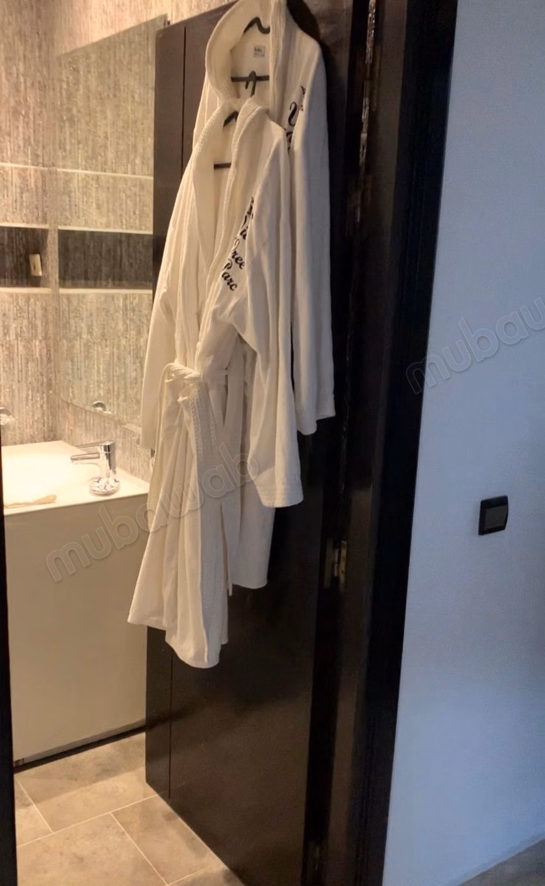 Elegante verhuur 2-slaapkamer appartement. Korte duur Ain Diab