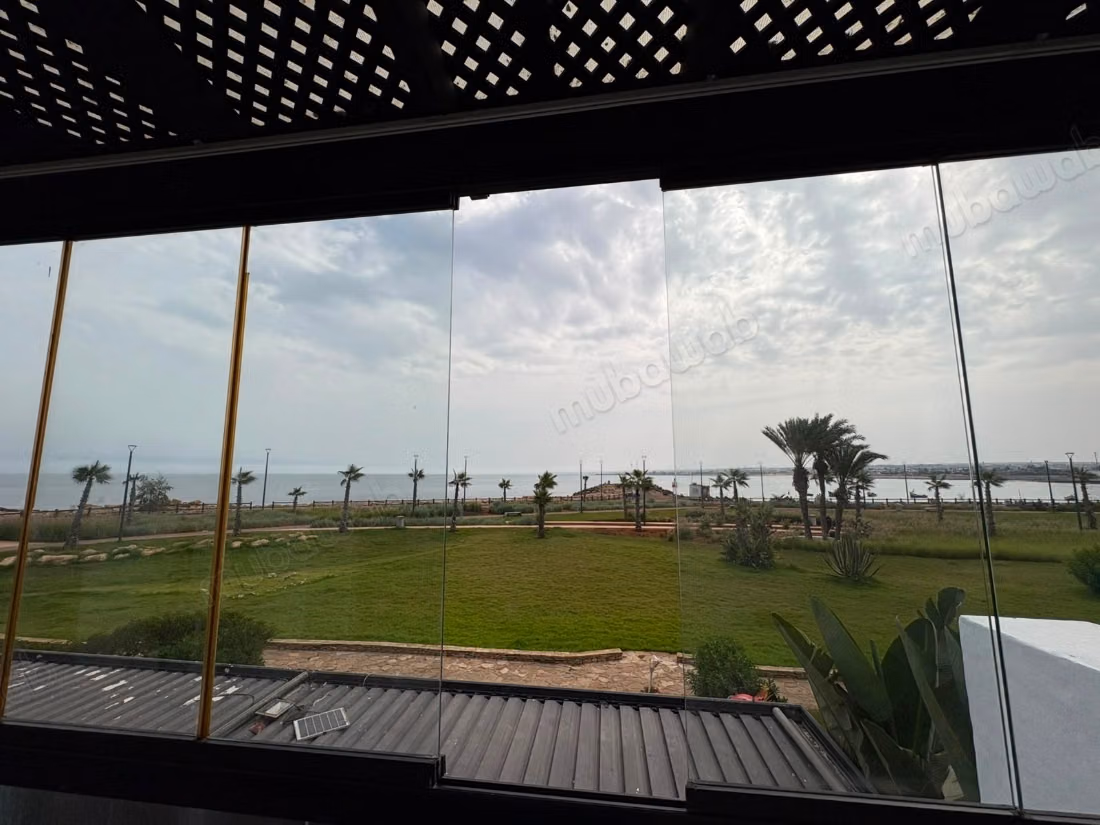 Magnífica villa moderna con vista directa al mar