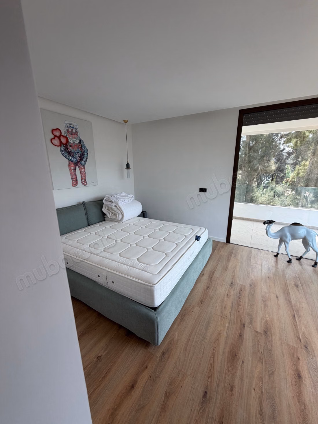 Mazhar Appartement à louer Non meublé à Souissi. 2 pièces. Concierge et piscine