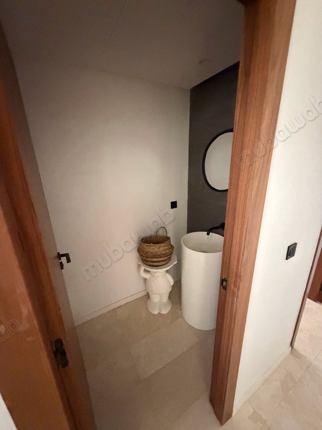 Mazhar Appartement à louer Non meublé à Souissi. 2 pièces. Concierge et piscine