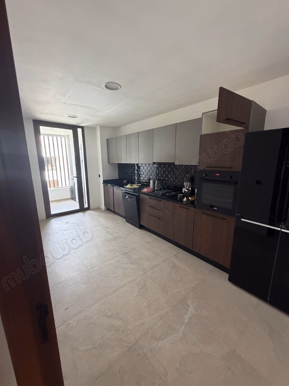 Mazhar Appartement à louer Non meublé à Souissi. 2 pièces. Concierge et piscine