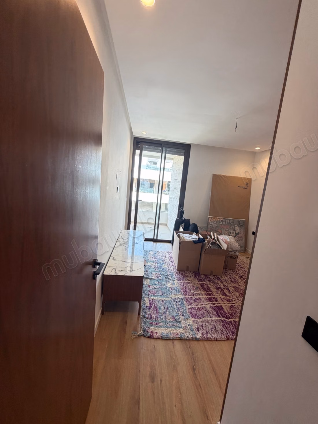 Mazhar Appartement à louer Non meublé à Souissi. 2 pièces. Concierge et piscine