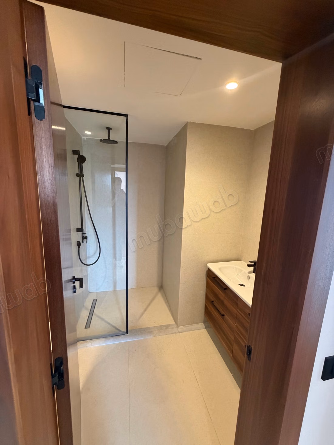 Mazhar Appartement à louer Non meublé à Souissi. 2 pièces. Concierge et piscine