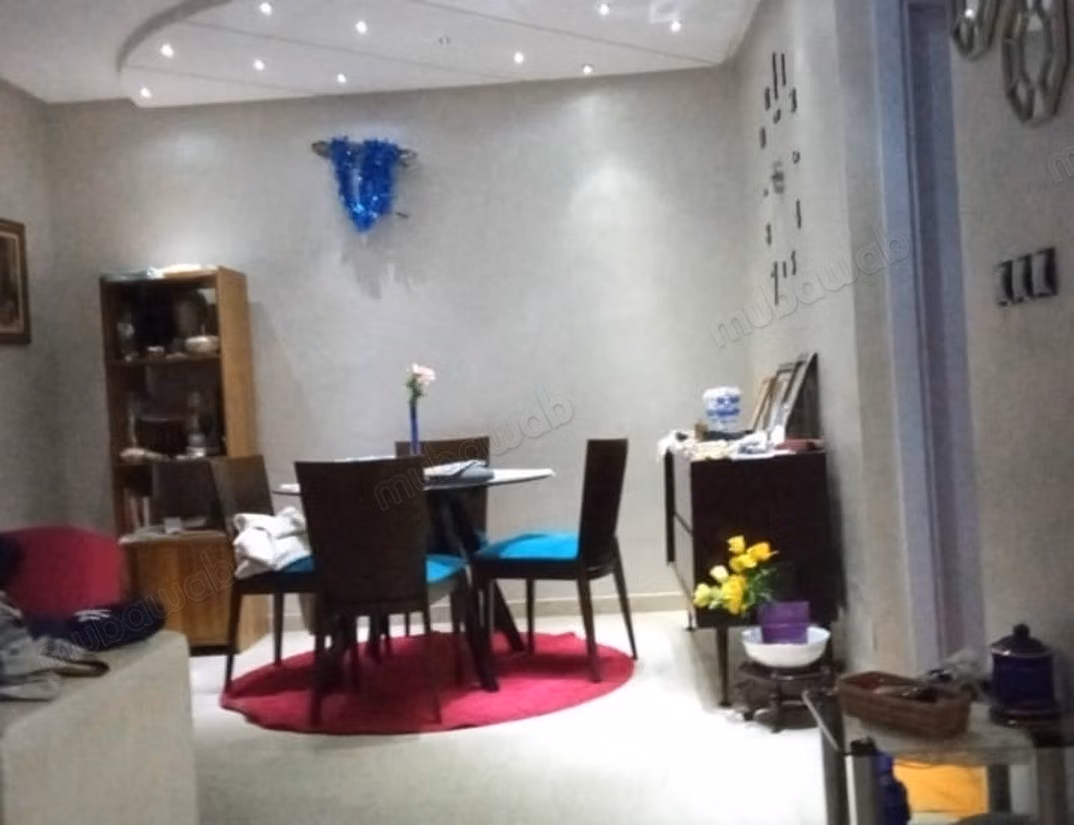Prachtig appartement te koop in Riad Oulad Mtaa. 2 aangename slaapkamers. Open haard en conciërgeservice