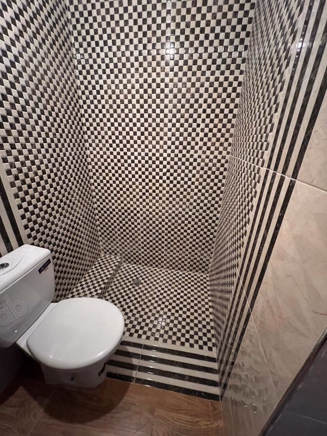 Prachtig appartement te koop in Riad Oulad Mtaa. 2 aangename slaapkamers. Open haard en conciërgeservice