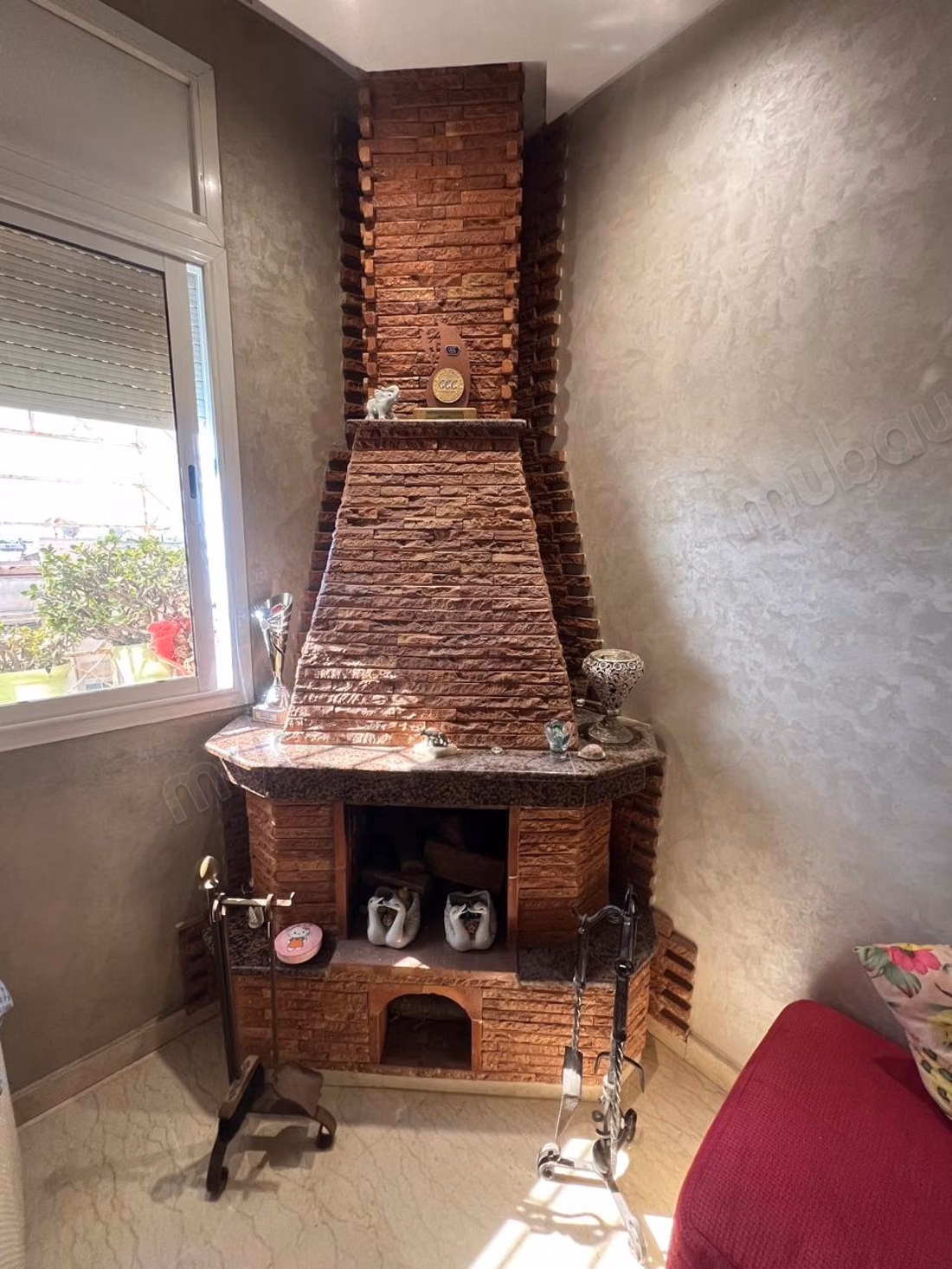 Prachtig appartement te koop in Riad Oulad Mtaa. 2 aangename slaapkamers. Open haard en conciërgeservice