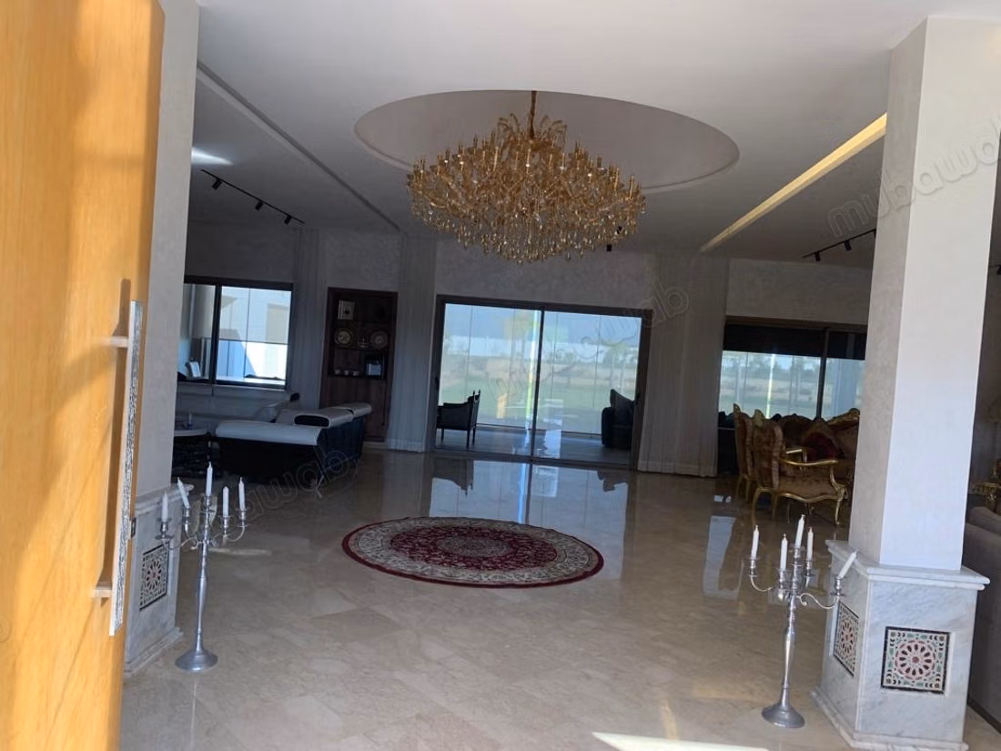Somptueux riad à vendre à El Menzeh. 11 pièces. Bien meublé