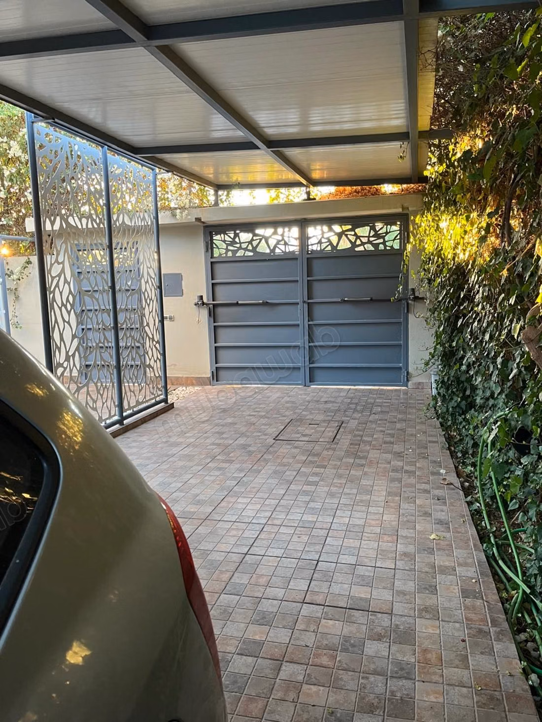 Excellent house for sale in Tarka. 5 stunning pieces. Moroccan lounge, and security and guard service