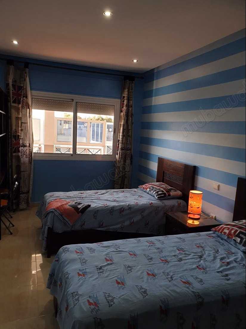 Superbe appartement à vendre sur la route de Ceuta. 3 chambres excellentes. Parabole et sécurité.