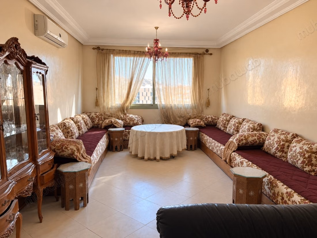 Sale of a beautiful apartment in Guéliz. 2 rooms. Satellite system and Moroccan living room