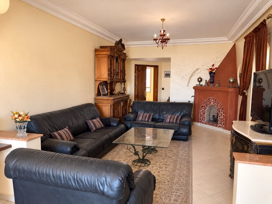 Sale of a beautiful apartment in Guéliz. 2 rooms. Satellite system and Moroccan living room