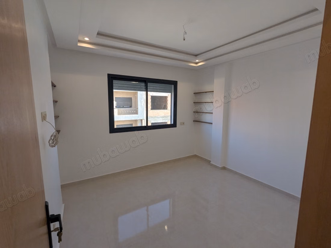 Vend appartement à Had Soualem. Superficie 124 m². Salon typique marocain, résidence sécurisée