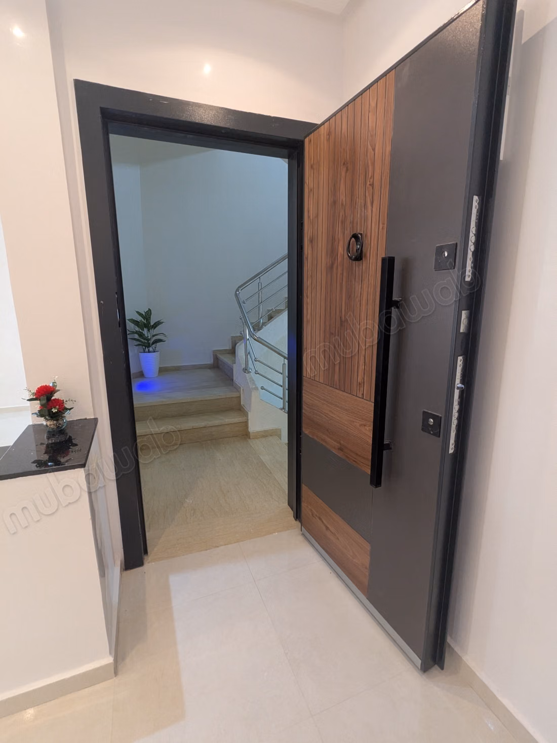 Vend appartement à Had Soualem. Superficie 124 m². Salon typique marocain, résidence sécurisée