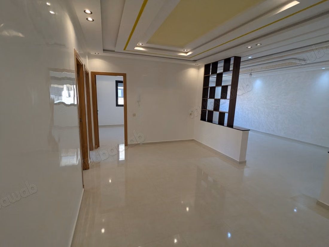 Vend appartement à Had Soualem. Superficie 124 m². Salon typique marocain, résidence sécurisée