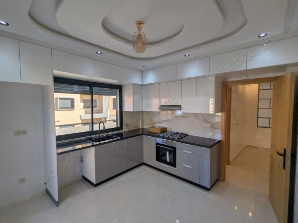 Venta de apartamento en Had Soualem. Superficie 124 m². Salón típico marroquí, residencia segura