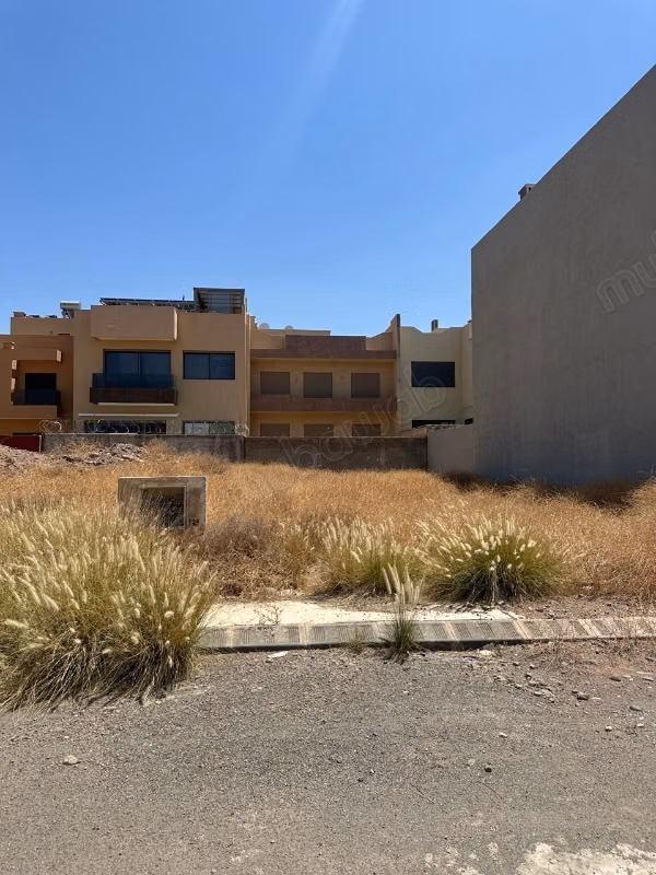 Terreno titulado para villa de 250 m2 en venta