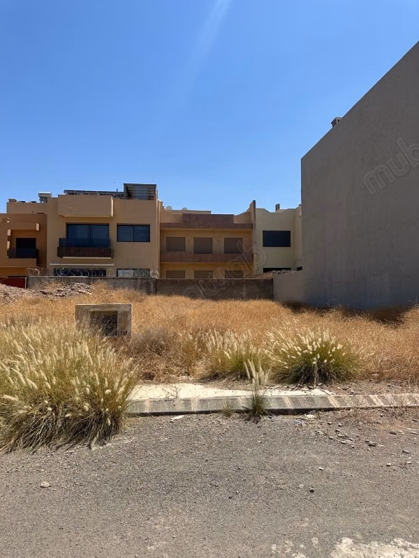 Terreno titulado para villa en venta en Chrifia