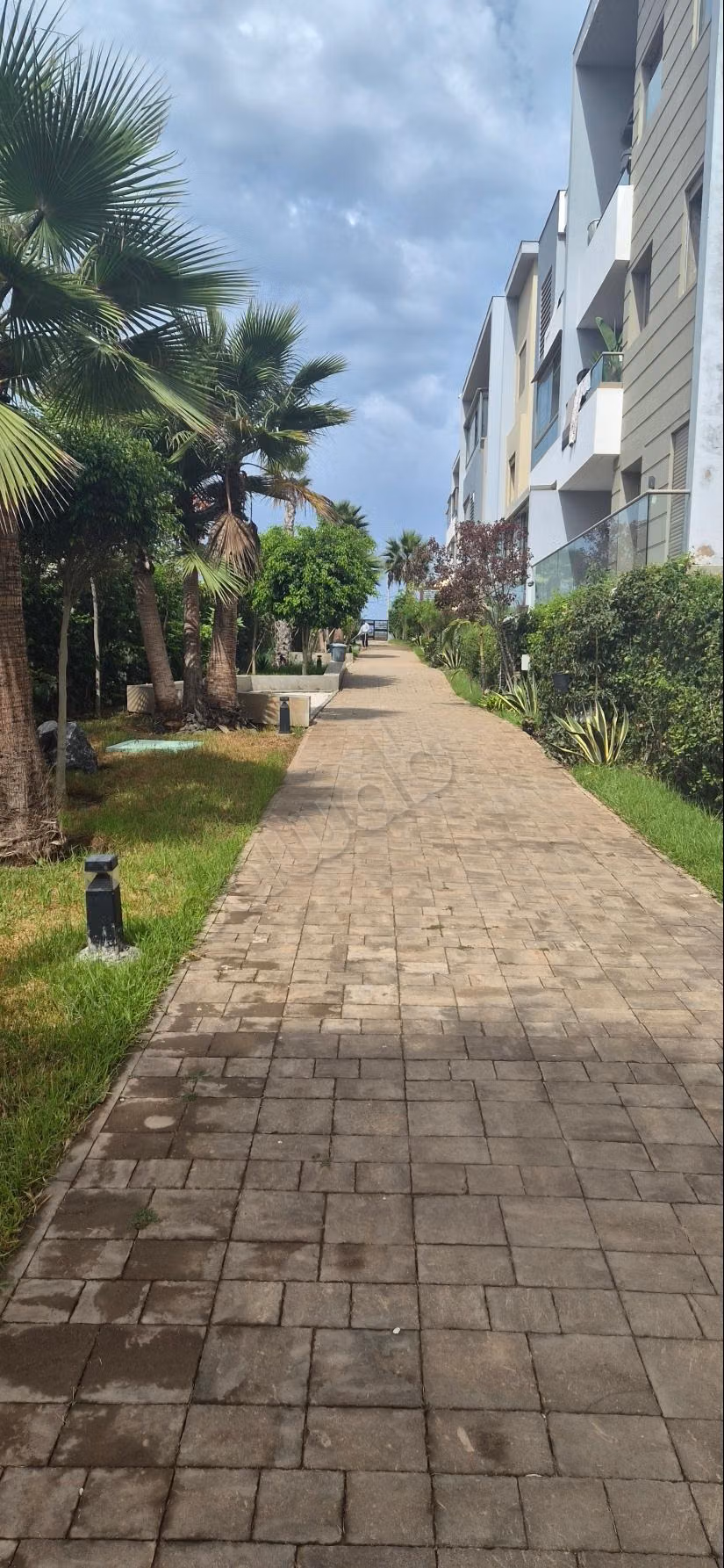 Beautiful apartment for rent in Le Domaine D'Anfa. 4 comfortable rooms. Security door, safety