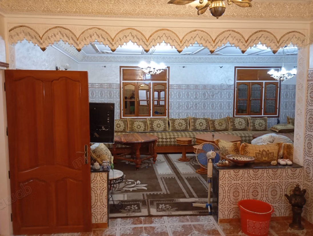 Huis te koop in Khénifra. Oppervlakte 340 m². Beveiligde residentie