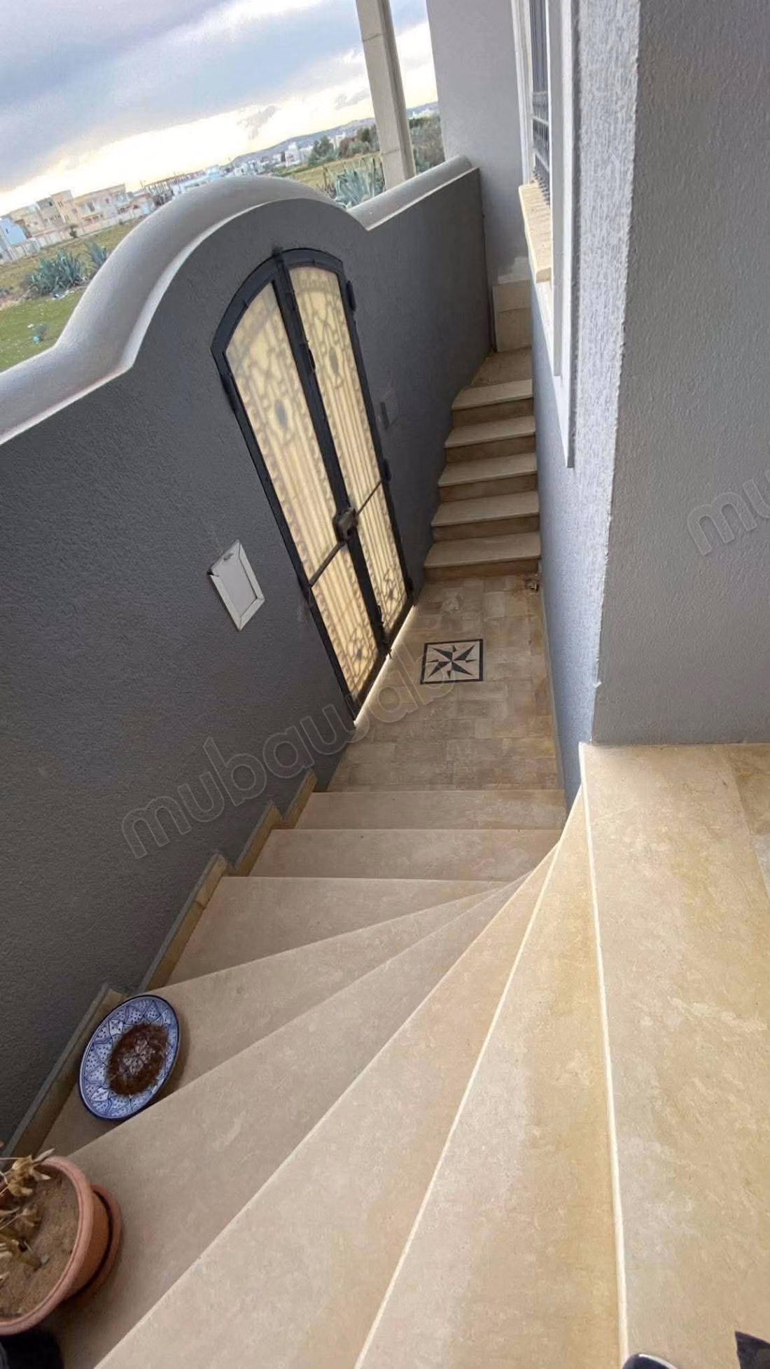 Somptueuse villa à vendre. 2 belles chambres. Double vitrage et porte blindée