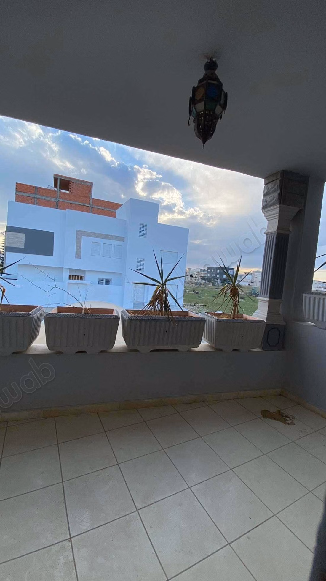 Somptueuse villa à vendre. 2 belles chambres. Double vitrage et porte blindée