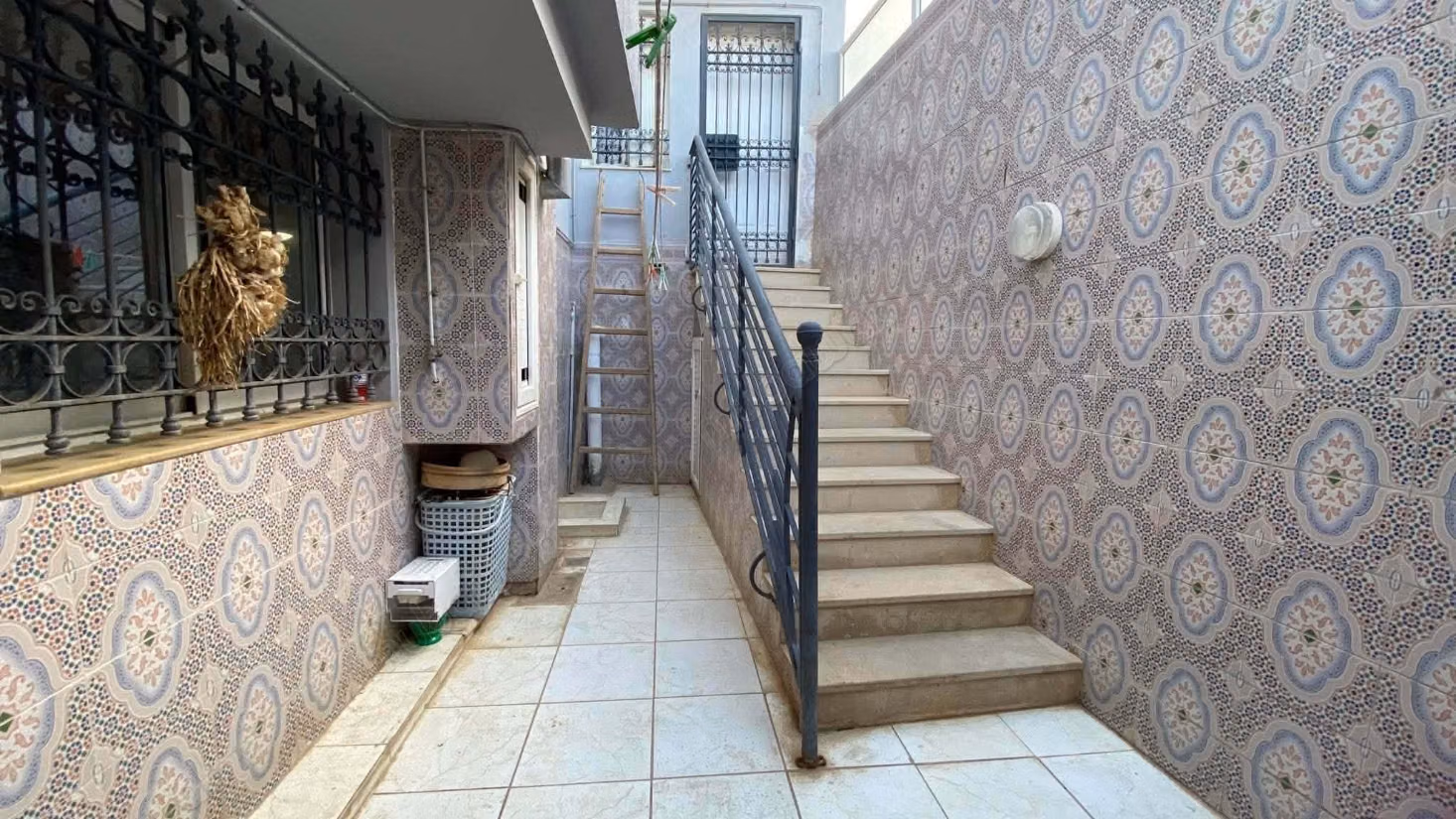 Somptueuse villa à vendre. 2 belles chambres. Double vitrage et porte blindée