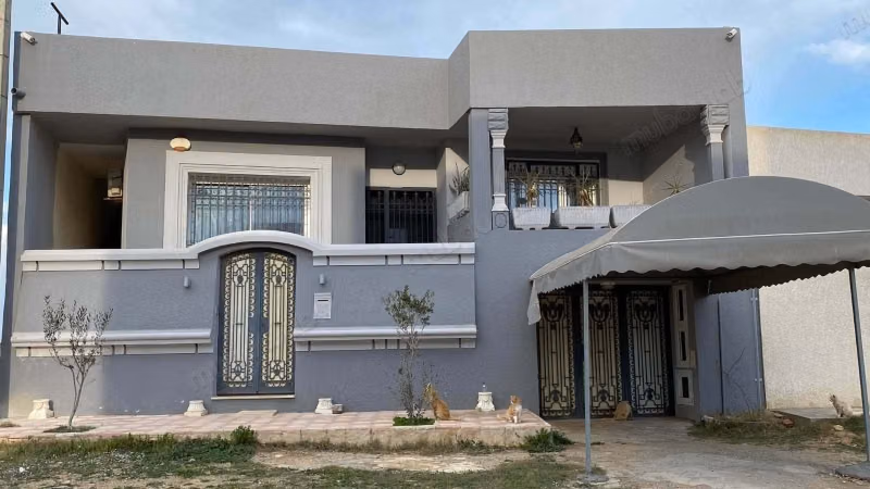 Villa sontuosa in vendita. 2 belle camere. Vetri doppi e porta blindata