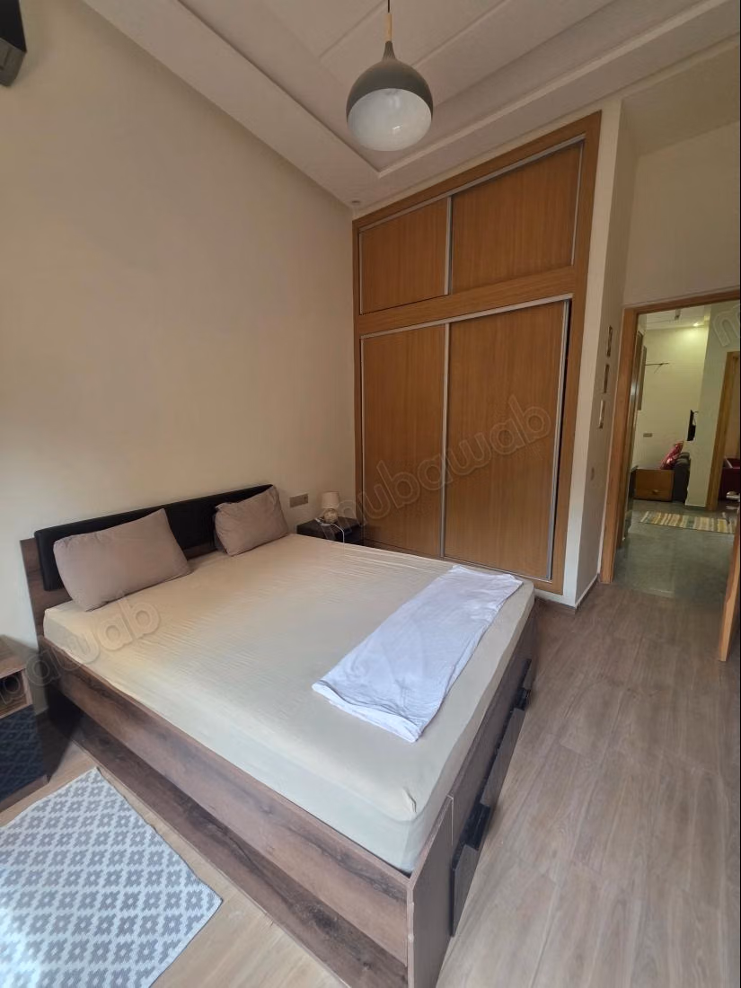 Louez cet appartement à targa. 
2 chambres agréables. 
Bien meublé