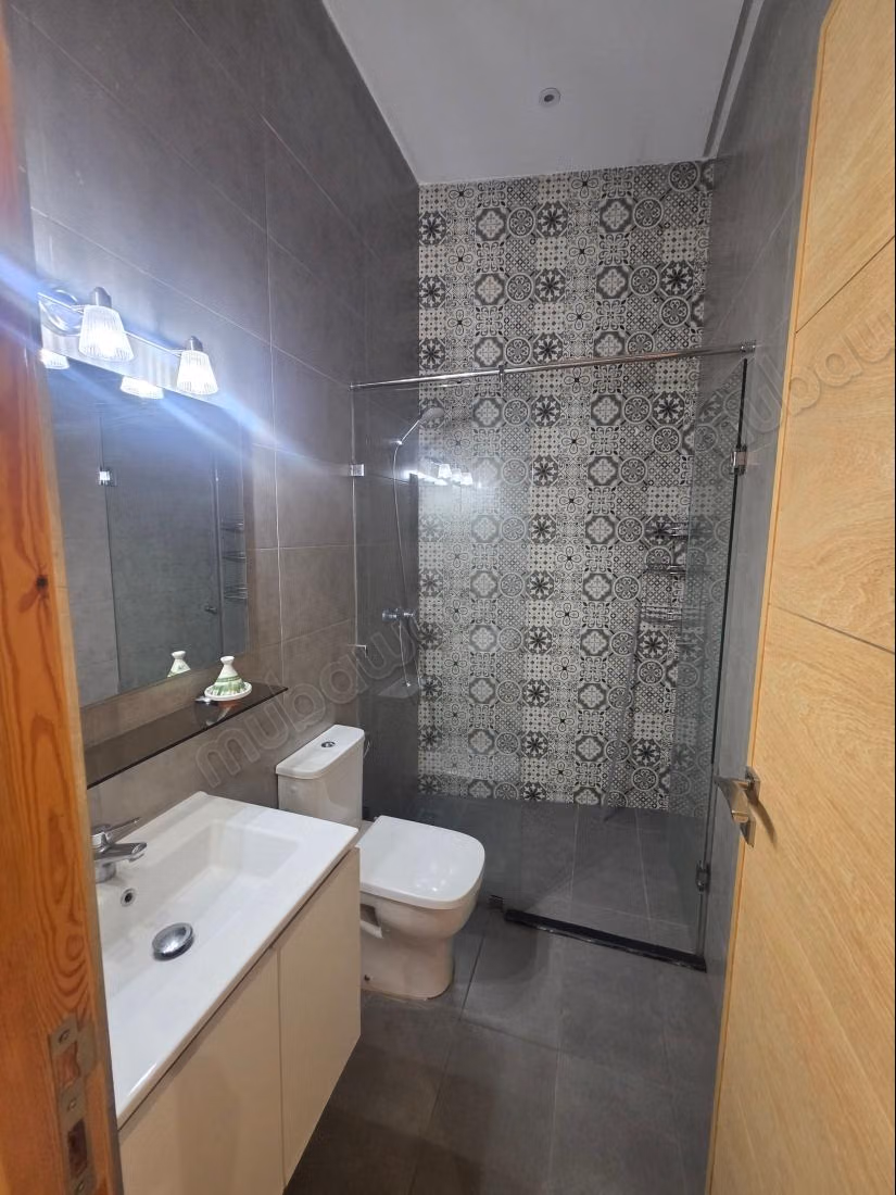 Louez cet appartement à targa. 
2 chambres agréables. 
Bien meublé