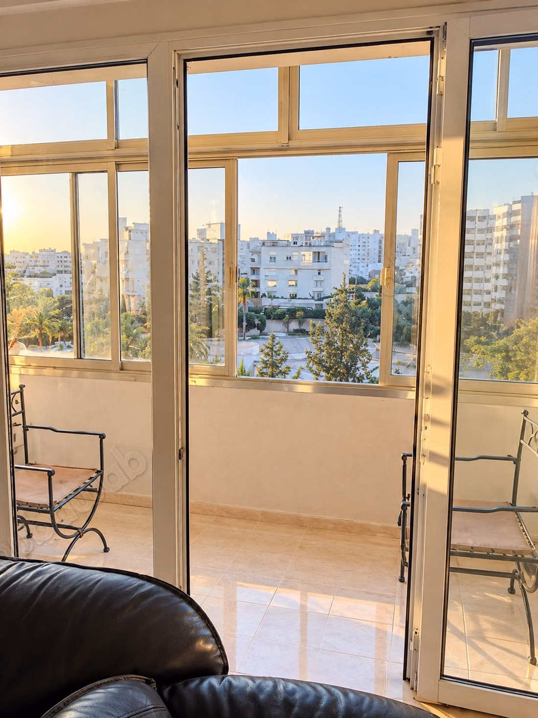 Vente d'un bel appartement à El Menzah 
7.3 Pièce. Terrasse et ascenseur