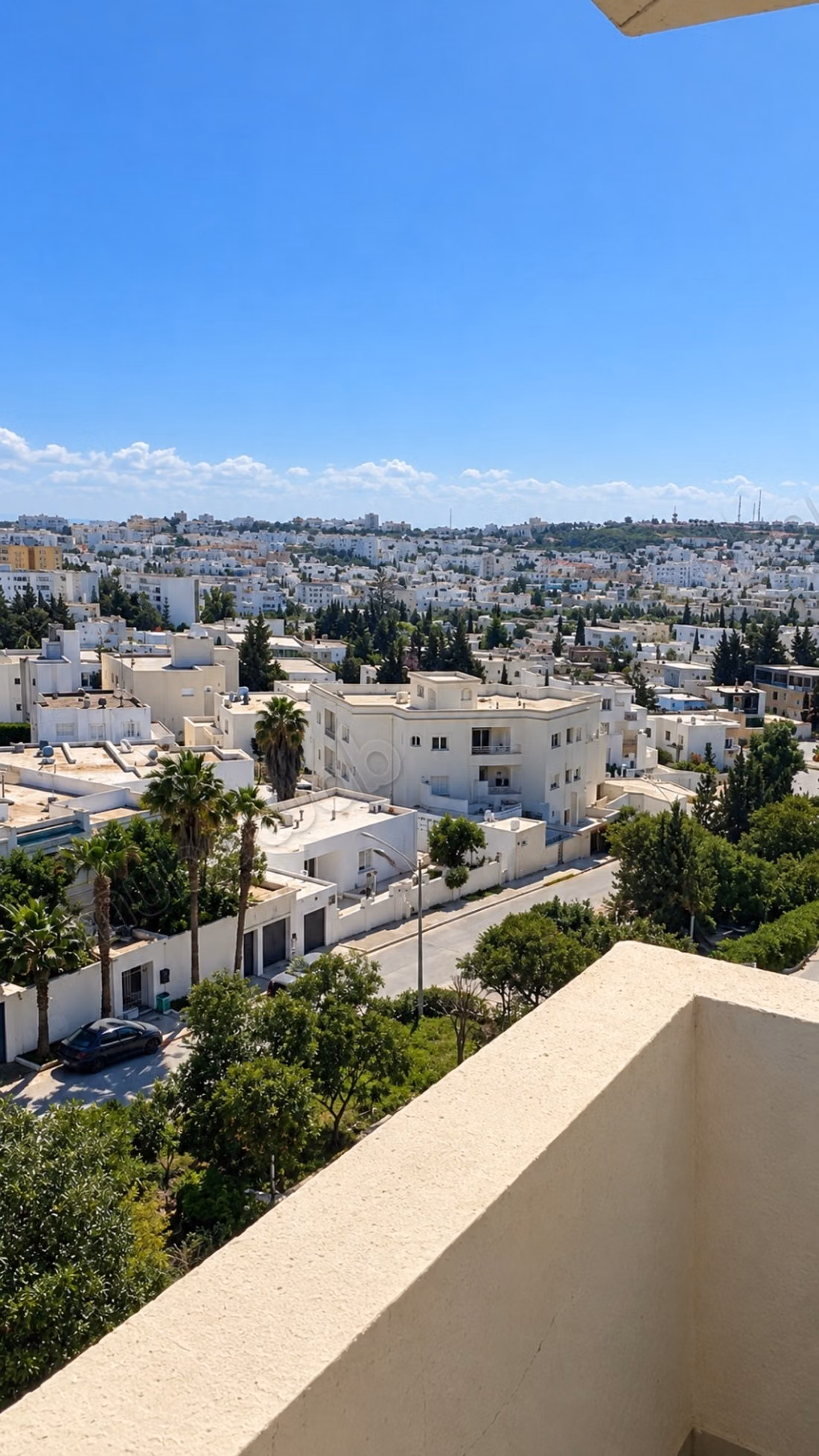 Vente d'un bel appartement à El Menzah 
7.3 Pièce. Terrasse et ascenseur