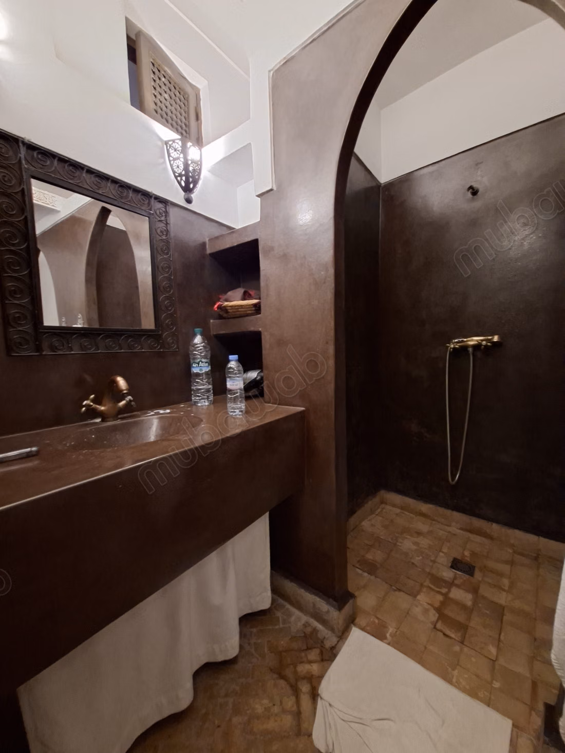 RIAD ZITOUN – At the Crossroads of the Medina of Marrakech Exceptional Riad with 9 Suites – Title & Authorization for Guest House – Profitability 90%