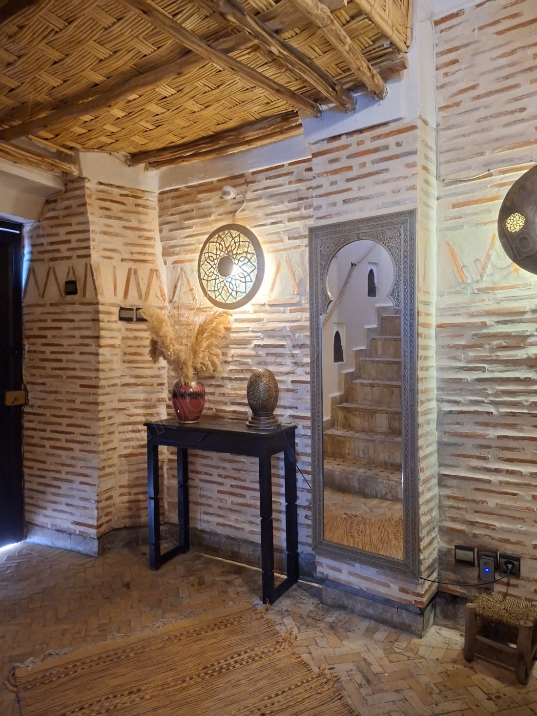 RIAD ZITOUN – At the Crossroads of the Medina of Marrakech Exceptional Riad with 9 Suites – Title & Authorization for Guest House – Profitability 90%