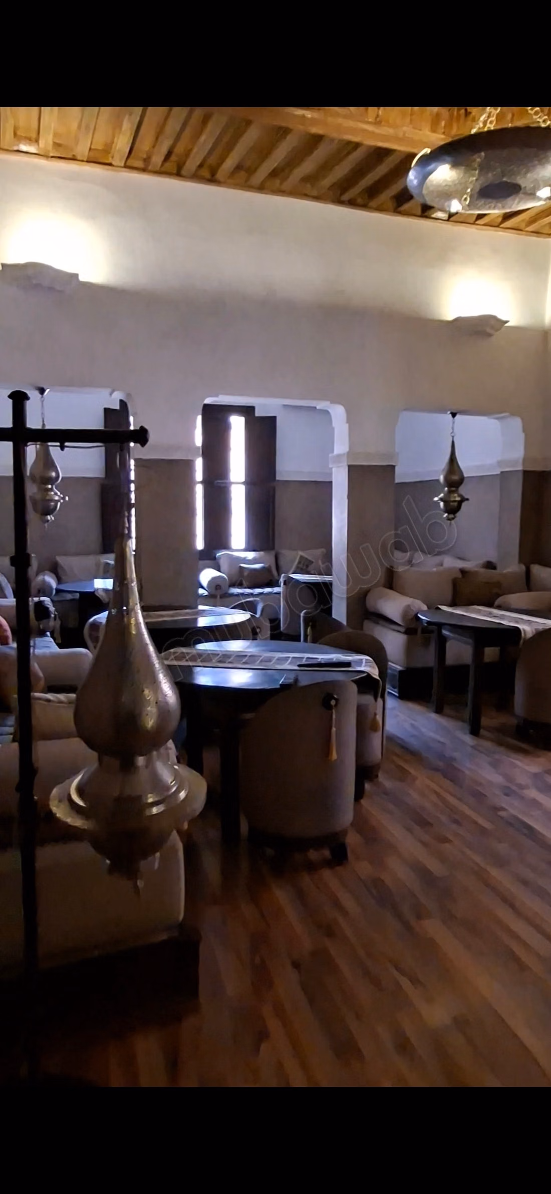 RIAD ZITOUN – At the Crossroads of the Medina of Marrakech Exceptional Riad with 9 Suites – Title & Authorization for Guest House – Profitability 90%