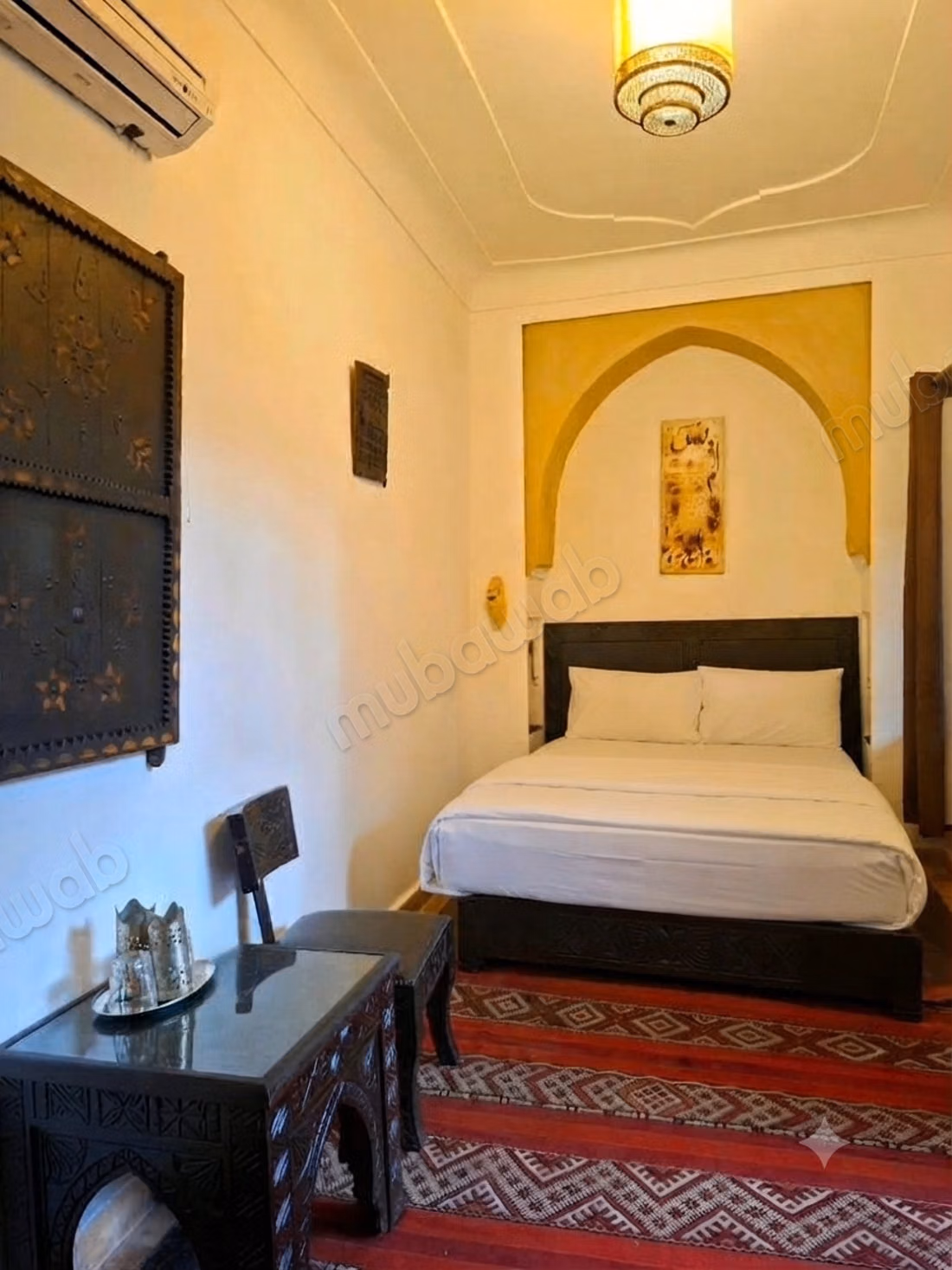 RIAD ZITOUN – At the Crossroads of the Medina of Marrakech Exceptional Riad with 9 Suites – Title & Authorization for Guest House – Profitability 90%