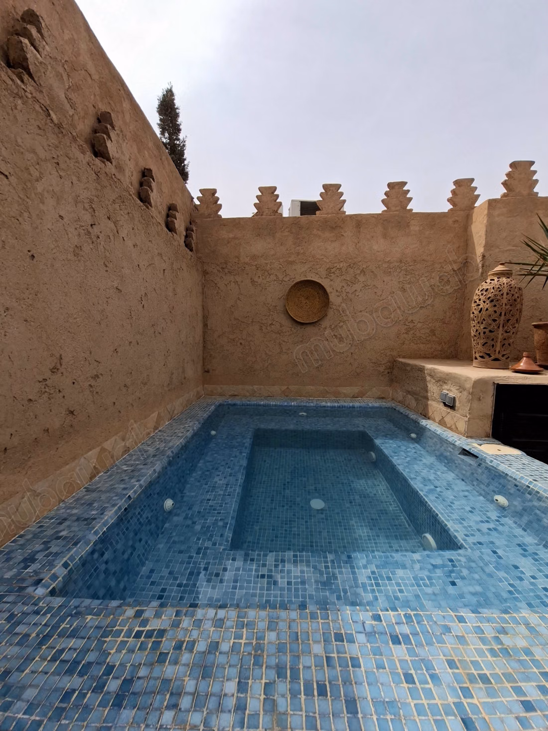 RIAD ZITOUN – At the Crossroads of the Medina of Marrakech Exceptional Riad with 9 Suites – Title & Authorization for Guest House – Profitability 90%