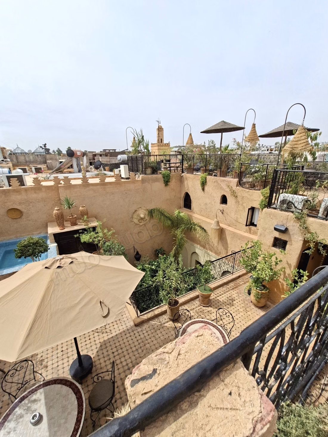 RIAD ZITOUN, At the Crossroads of the Medina of Marrakech Exceptional Riad with 9 Suites – Title & Authorization for Guest House – 90% Profitability