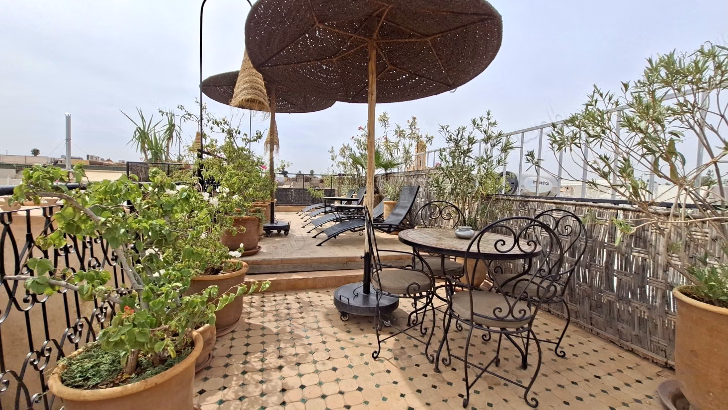 RIAD ZITOUN, At the Crossroads of the Medina of Marrakech Exceptional Riad with 9 Suites – Title & Authorization for Guest House – 90% Profitability