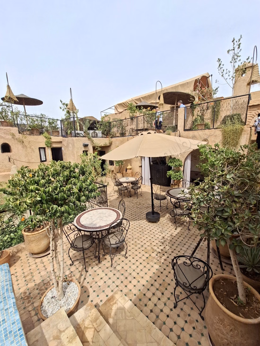 RIAD ZITOUN, At the Crossroads of the Medina of Marrakech Exceptional Riad with 9 Suites – Title & Authorization for Guest House – 90% Profitability