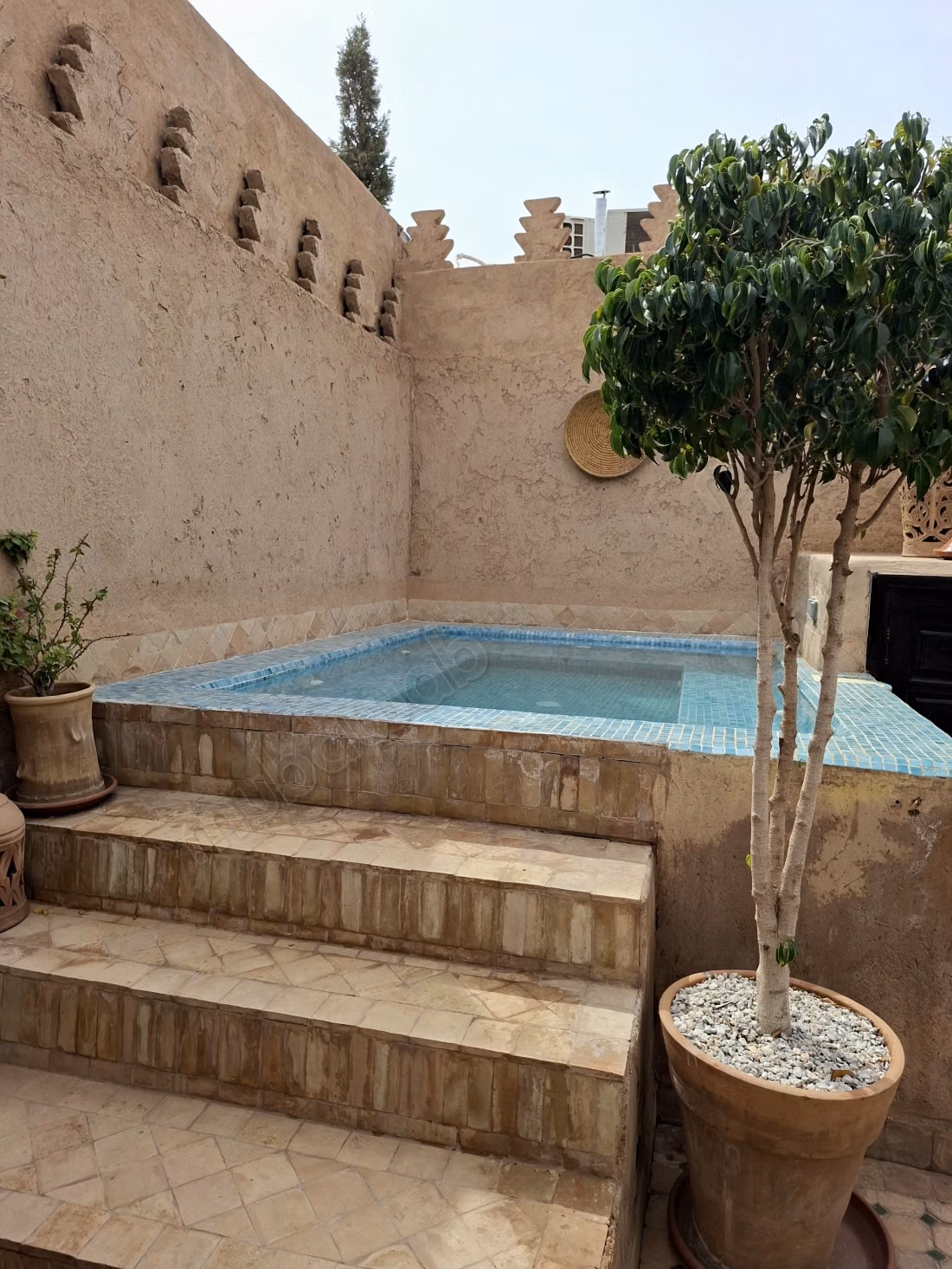 RIAD ZITOUN, At the Crossroads of the Medina of Marrakech Exceptional Riad with 9 Suites – Title & Authorization for Guest House – 90% Profitability