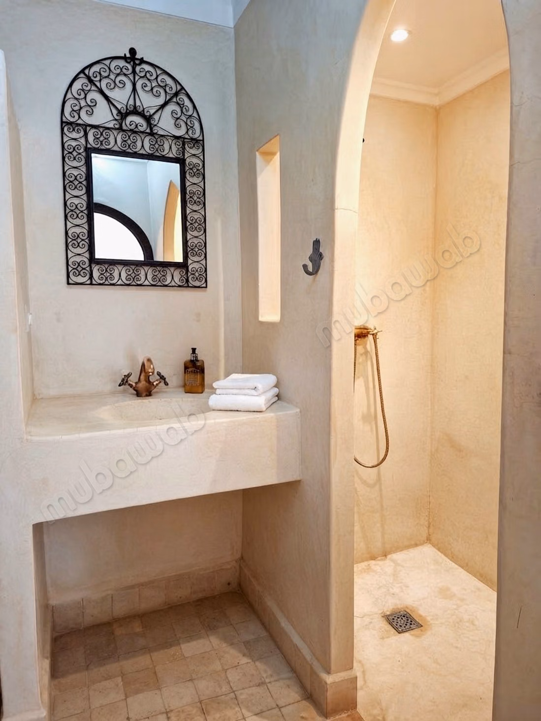 RIAD ZITOUN, At the Crossroads of the Medina of Marrakech Exceptional Riad with 9 Suites – Title & Authorization for Guest House – 90% Profitability