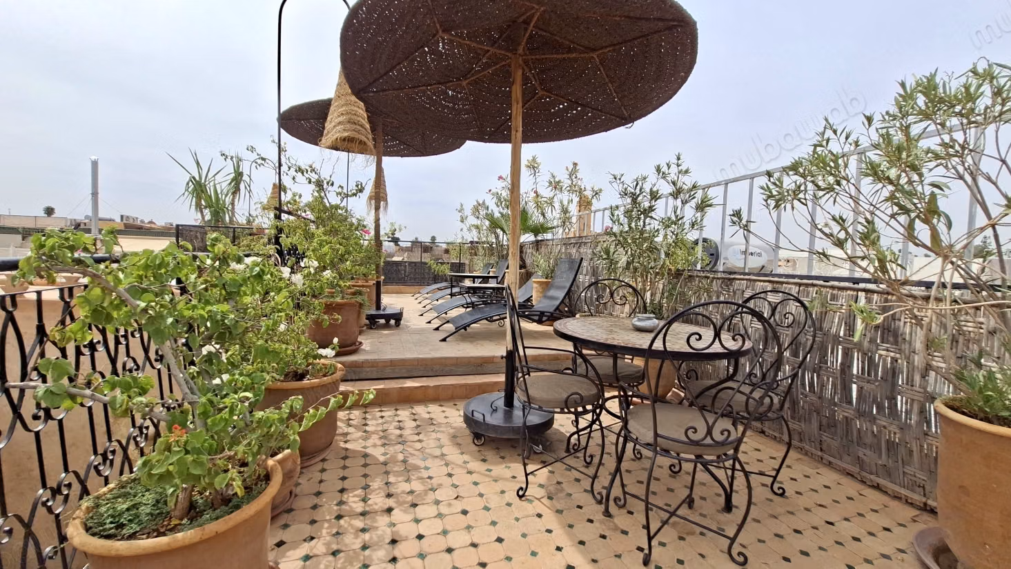RIAD ZITOUN, At the Crossroads of the Medina of Marrakech Exceptional Riad with 9 Suites – Title & Authorization for Guest House – 90% Profitability