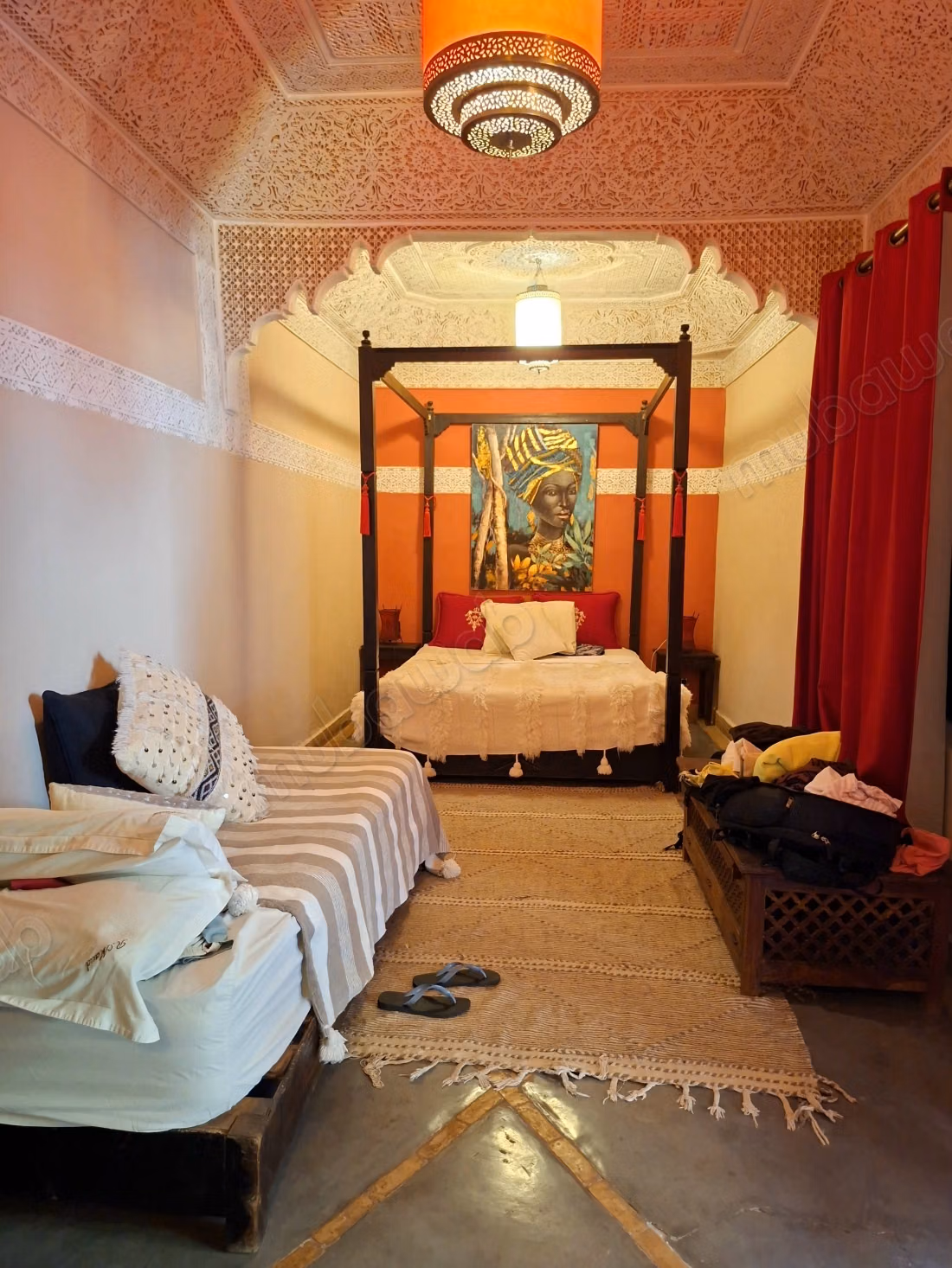 RIAD ZITOUN, At the Crossroads of the Medina of Marrakech Exceptional Riad with 9 Suites – Title & Authorization for Guest House – 90% Profitability