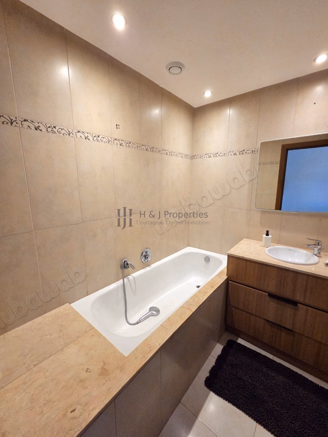 T4 256m² 3 bedrooms staff room solarium/pool