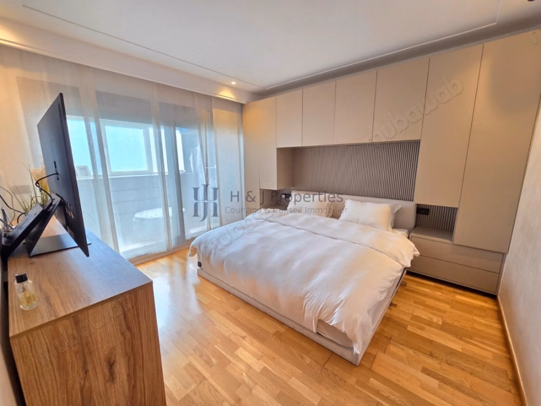 T4 256m² 3 bedrooms staff room solarium/pool