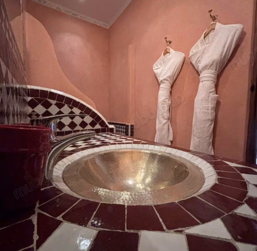 Beautiful Turn Key Guesthouse for Sale 
Kasbah 
1.4 million Euro Negotiable