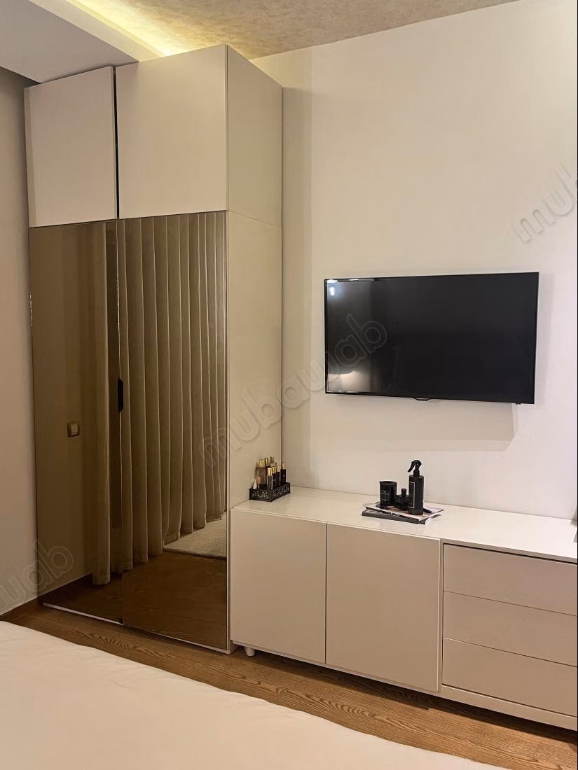 Apartment for sale in California. 2 comfortable rooms. Fireplace and air conditioning