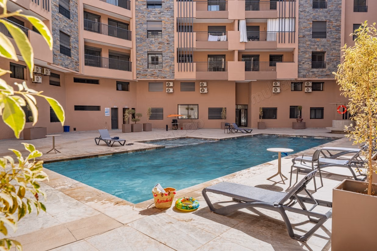 Apartamento Familiar Guéliz – Piscina y área de juegos