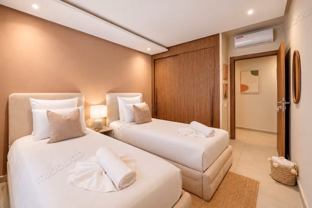 Apartamento Familiar Guéliz – Piscina y área de juegos